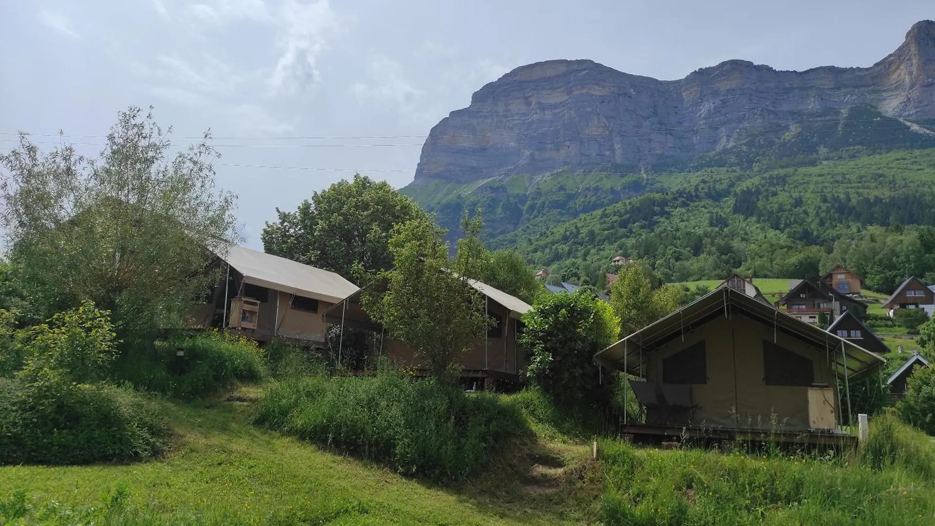Camping Onlycamp Les Petites Roches Saint-Hilaire   Saint-Hilaire (Isere)