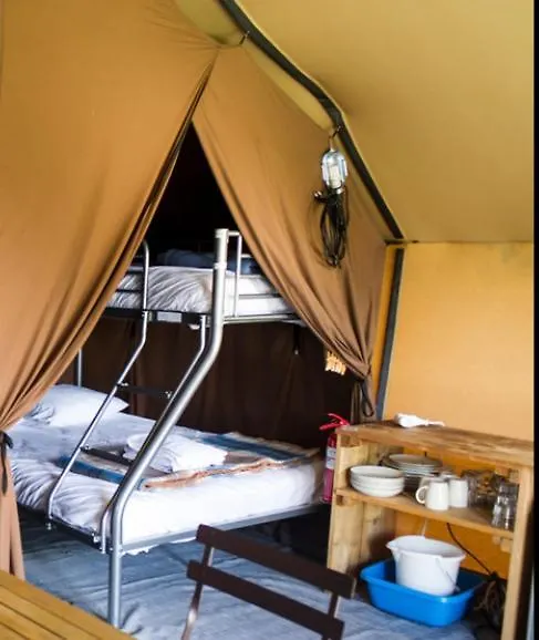 Camping Onlycamp Les Petites Roches Saint-Hilaire