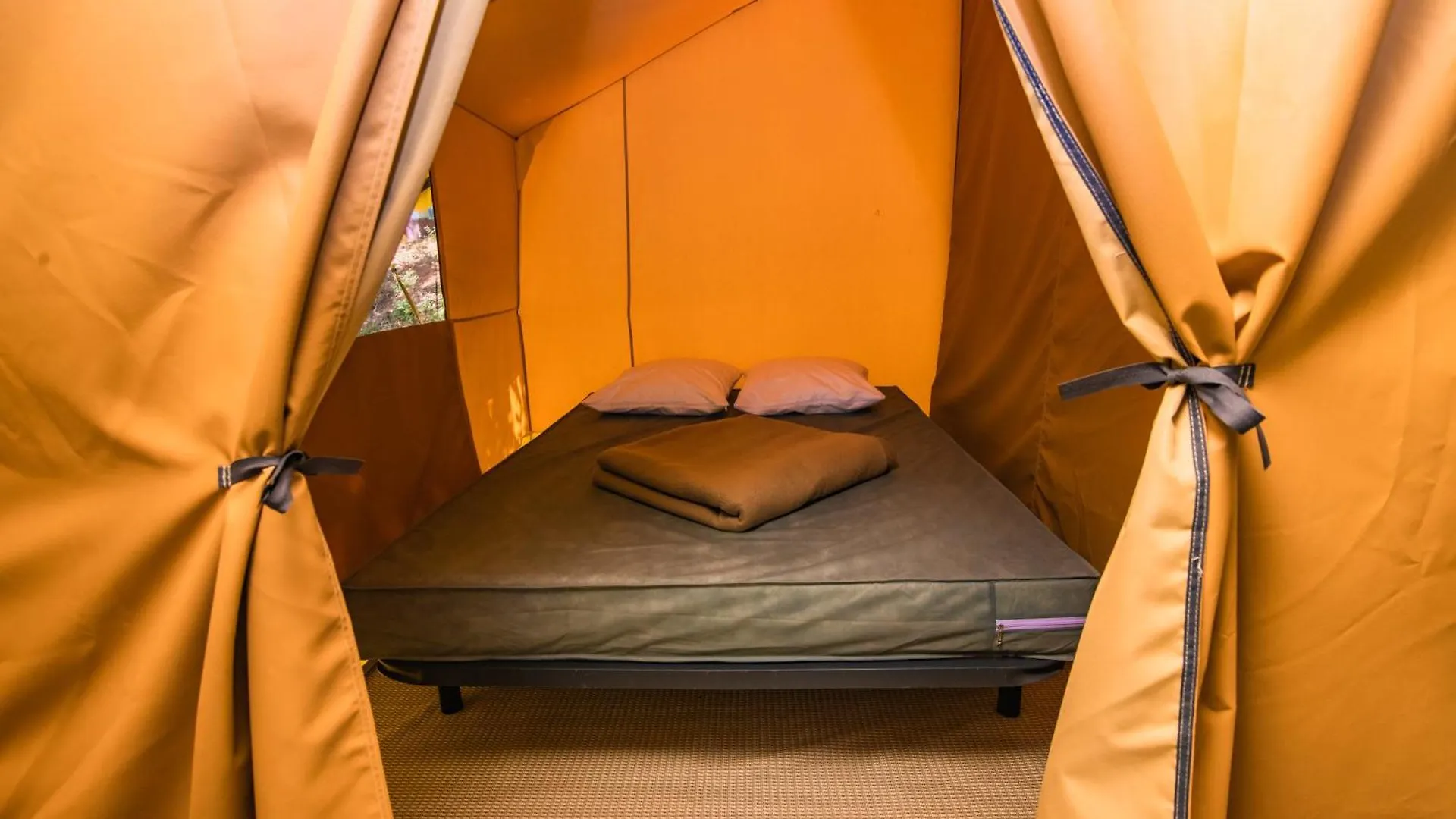 Campsite Camping Onlycamp Les Petites Roches Saint-Hilaire