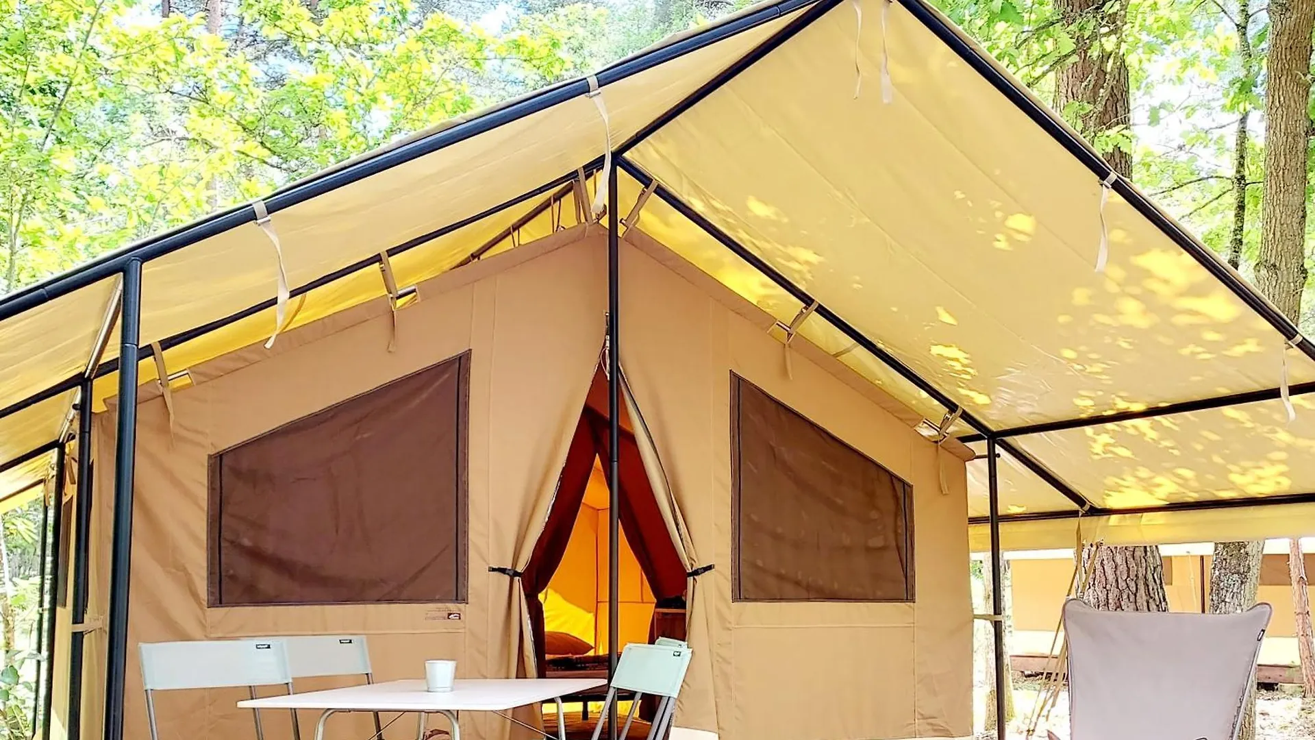 Camping Onlycamp Les Petites Roches Saint-Hilaire  Campsite