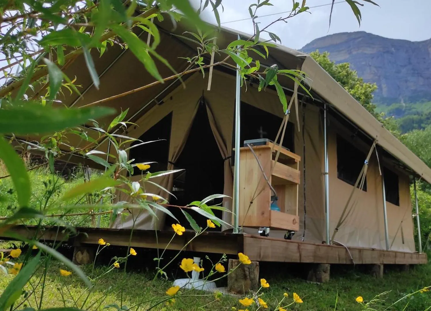 Camping Onlycamp Les Petites Roches Saint-Hilaire  France